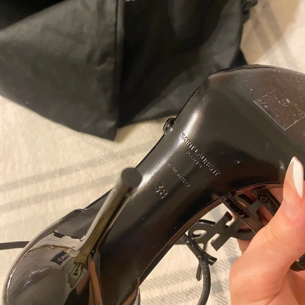 $1300 new from store - Yves saint laurent Cassandra heels black patent leather - Picture 6 of 12